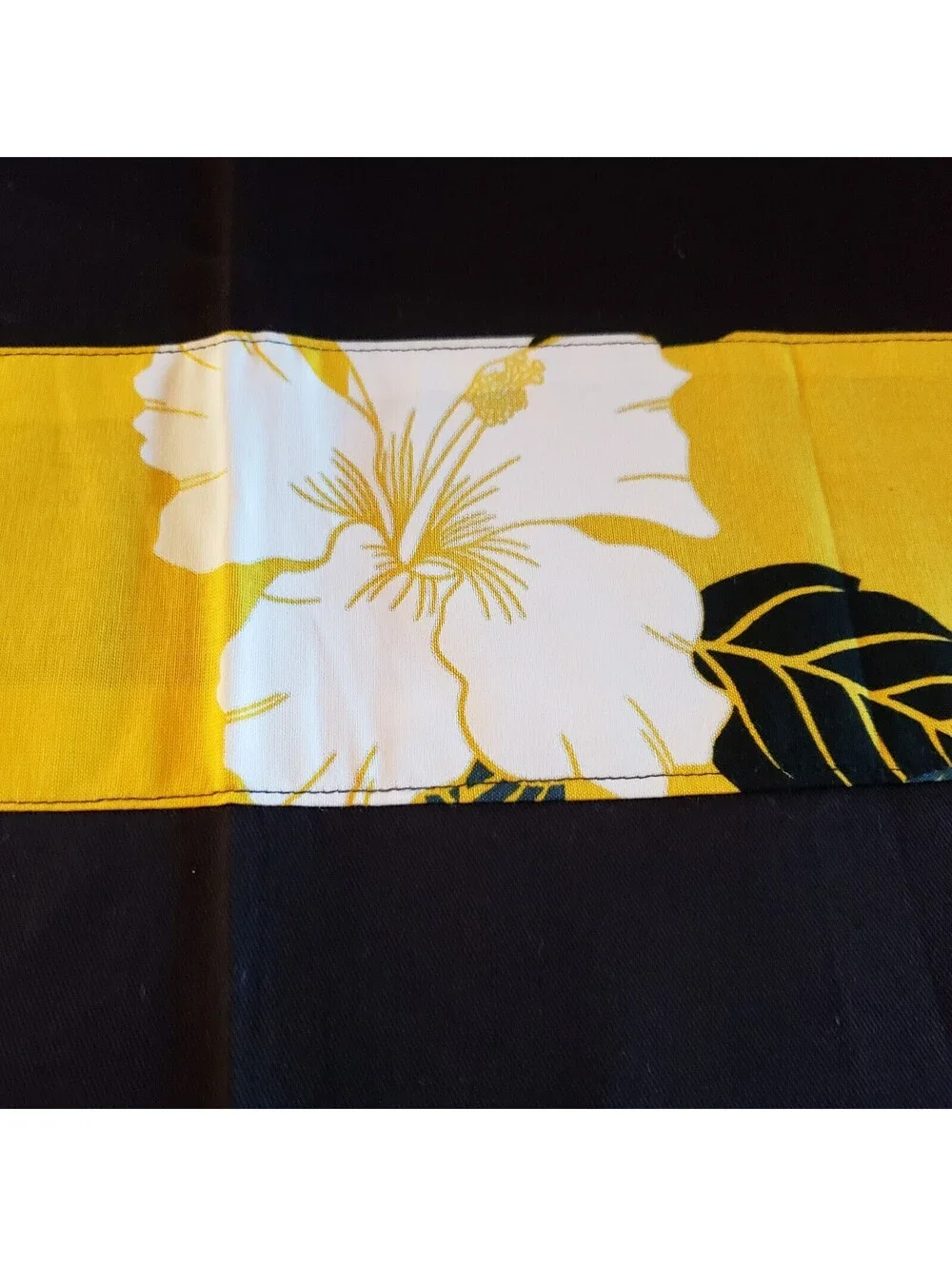 Black and Yellow Cloth Placemats Tropical Hawaii Tiki 17x13 QTY 4 Hibiscus Palm
